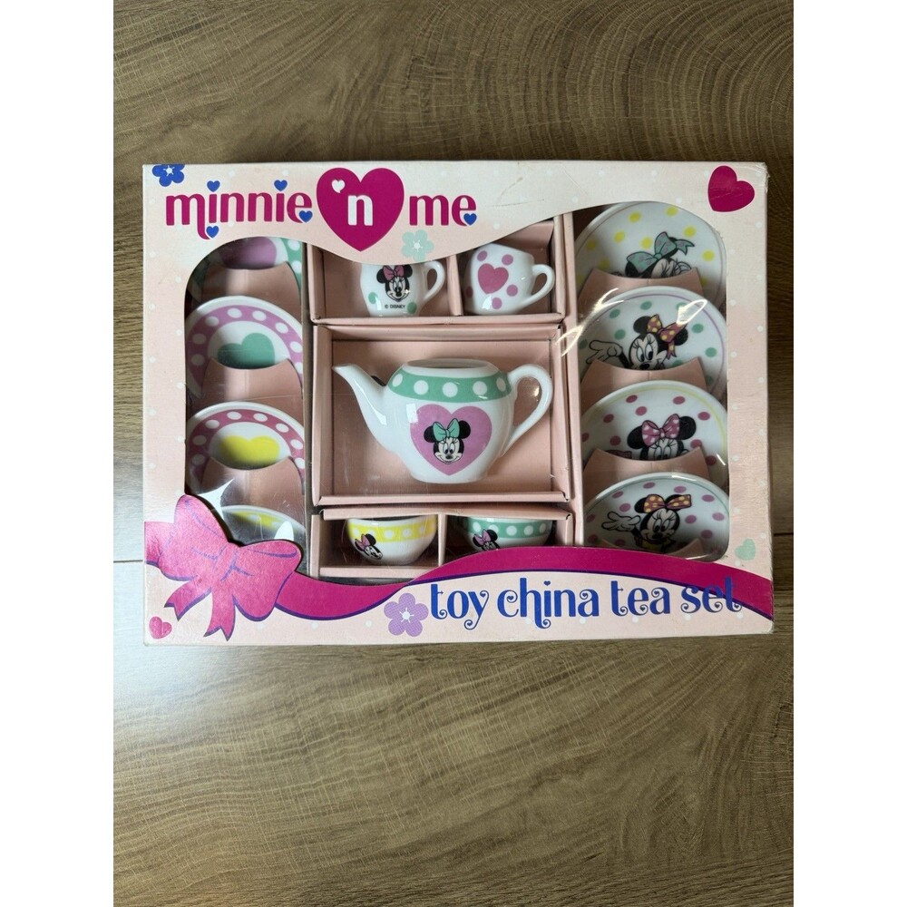 Vtg Disney “Minnie N Me” Mouse 16 pc Toy China Tea Set with Box Preowned Hearts